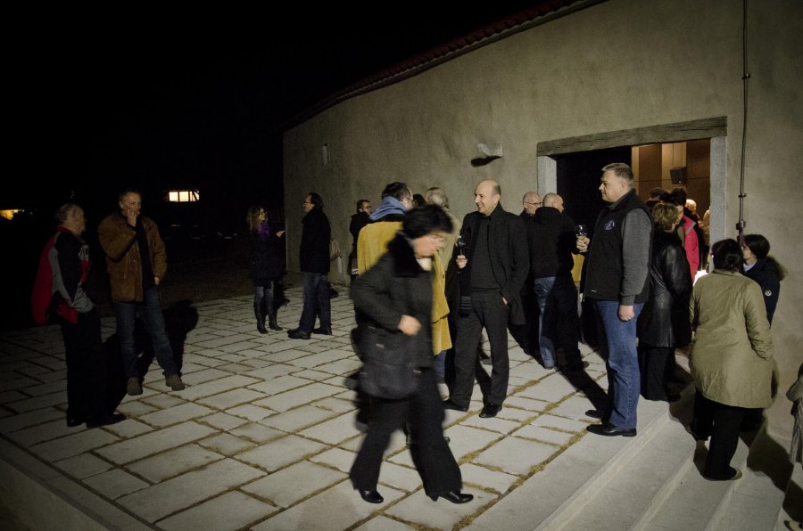 Mesto nad reko Dolar 16